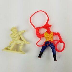 Lot 2 Plastic Riding Cowboy w Lasso Vintage Wild West Toy 2 7/8" Figures kneel